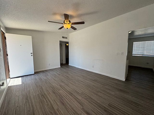 1605 E Crown photo 4