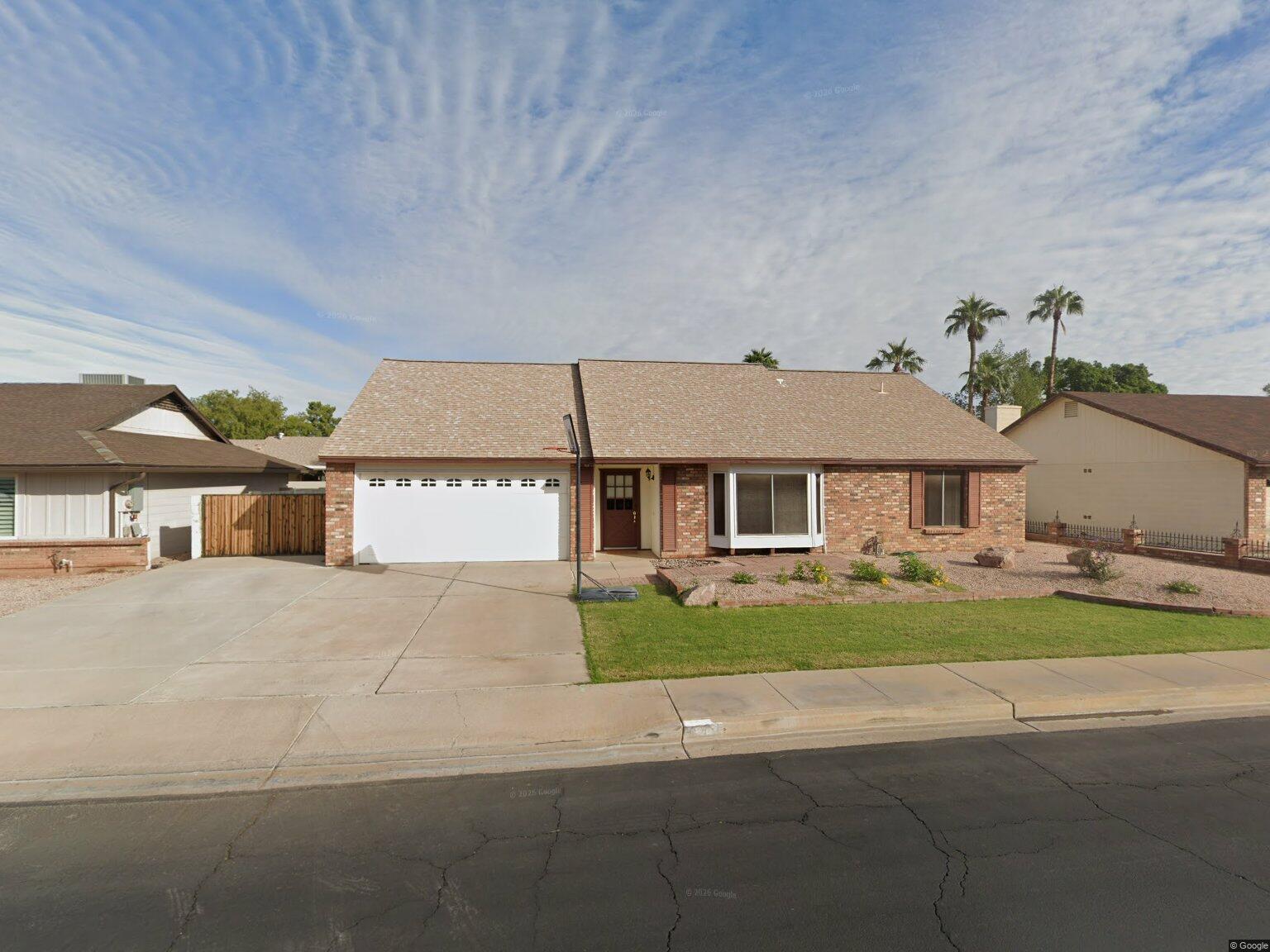 Move-in Ready Gem With Pool, Fireplace &amp; Upgrades photo 3