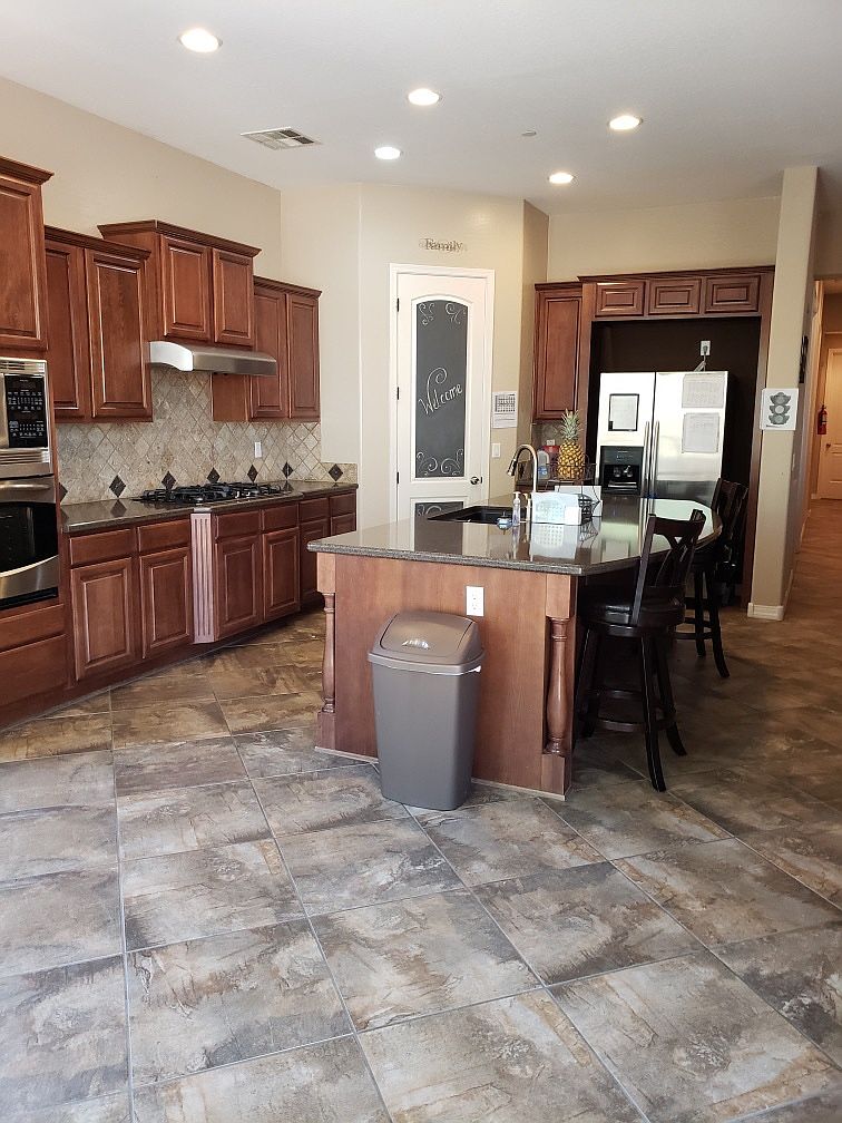 1812 W Horsetail Trl photo 2