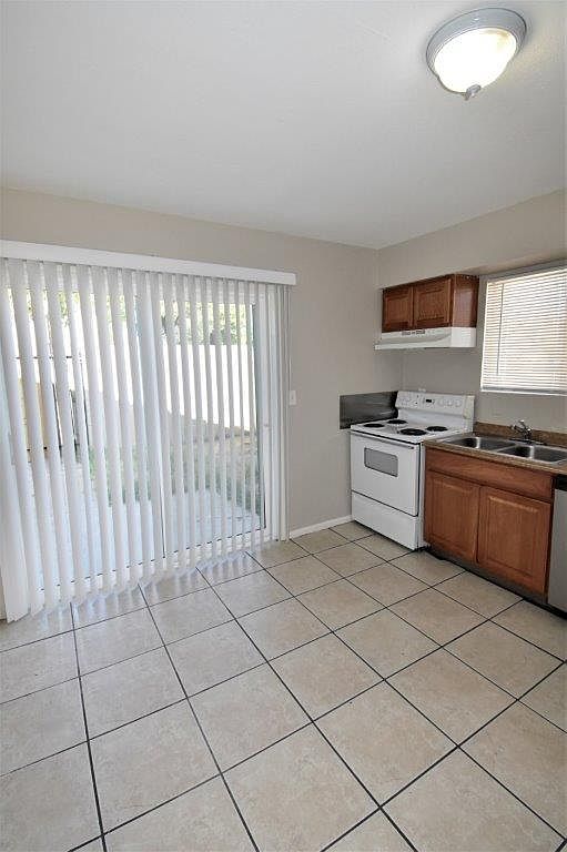 2426 E Waltann Ln photo 5