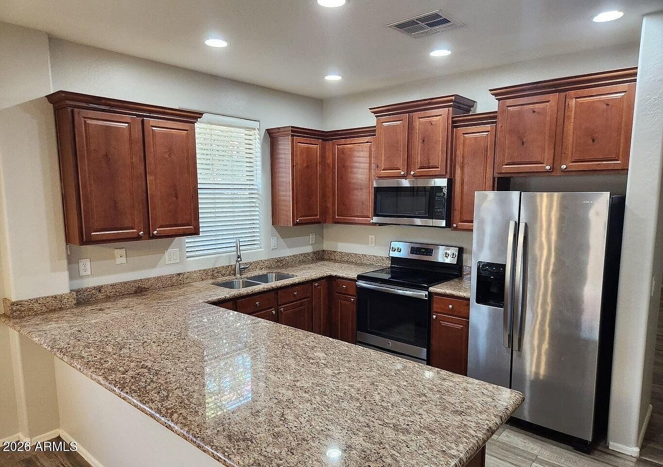 7558 W Spur Dr photo 2