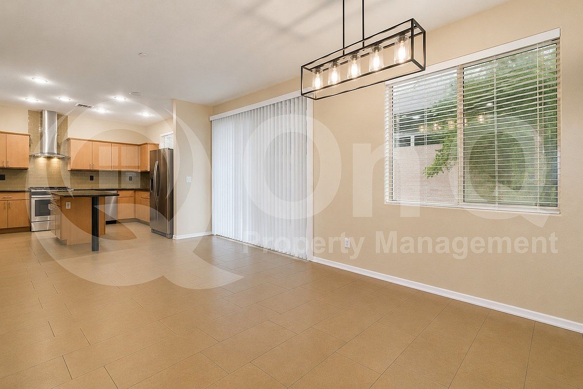 2315 E Pinchot Ave photo 5