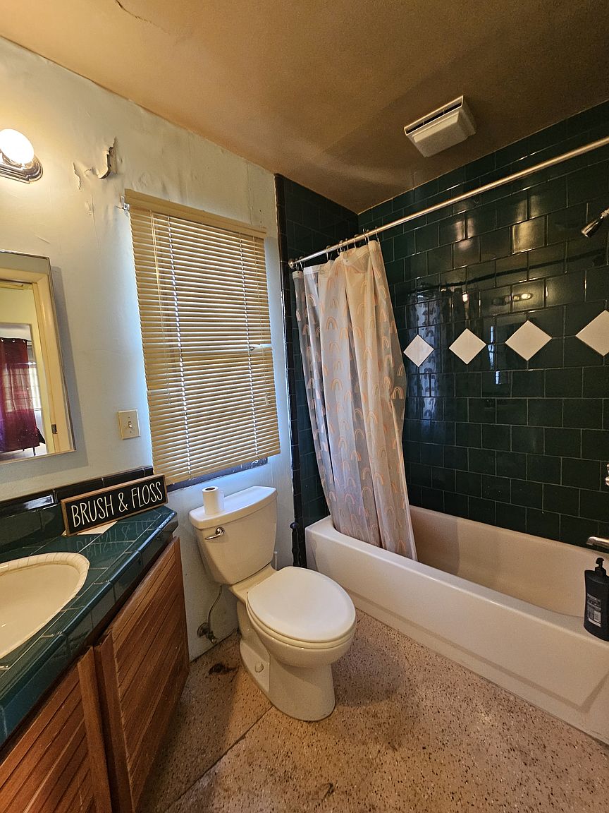 2541 E Adams St photo 5