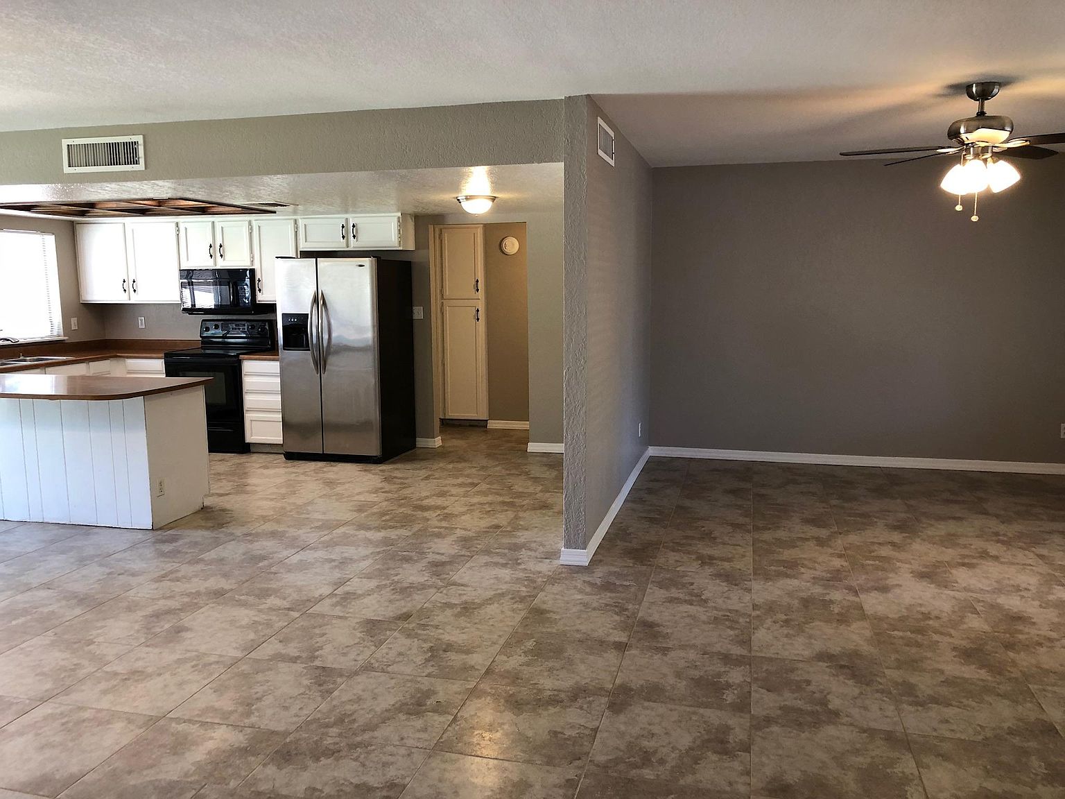 2502 W Summit Pl photo 3