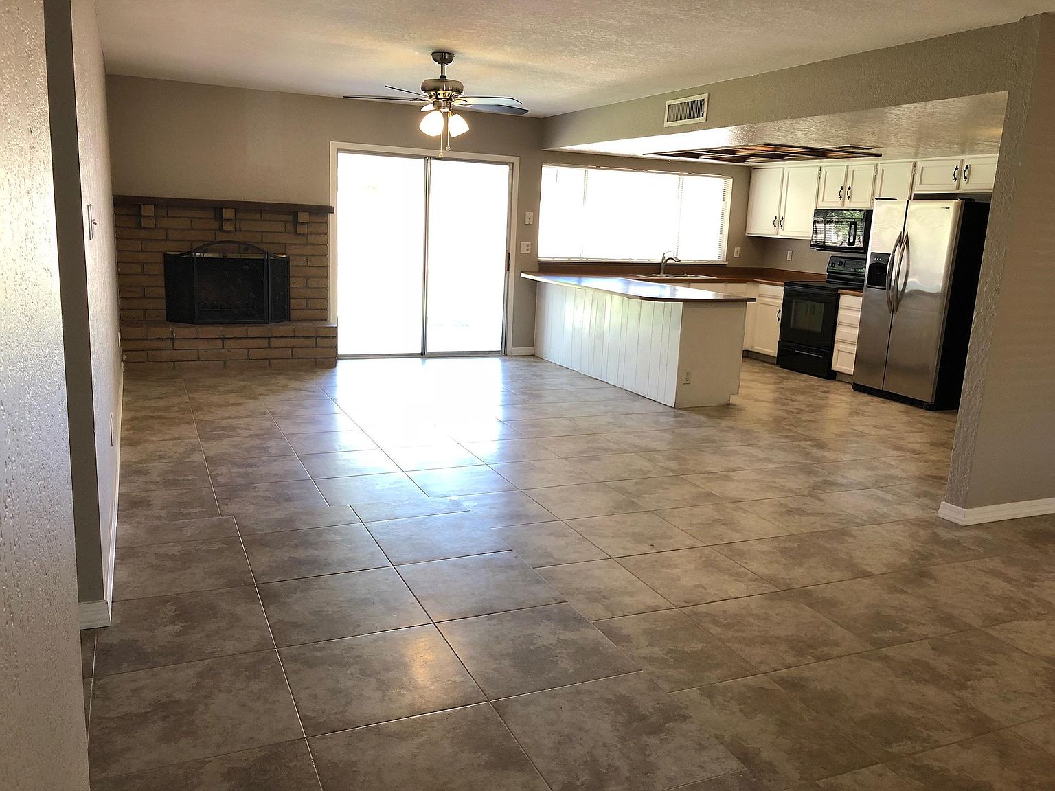2502 W Summit Pl photo 2