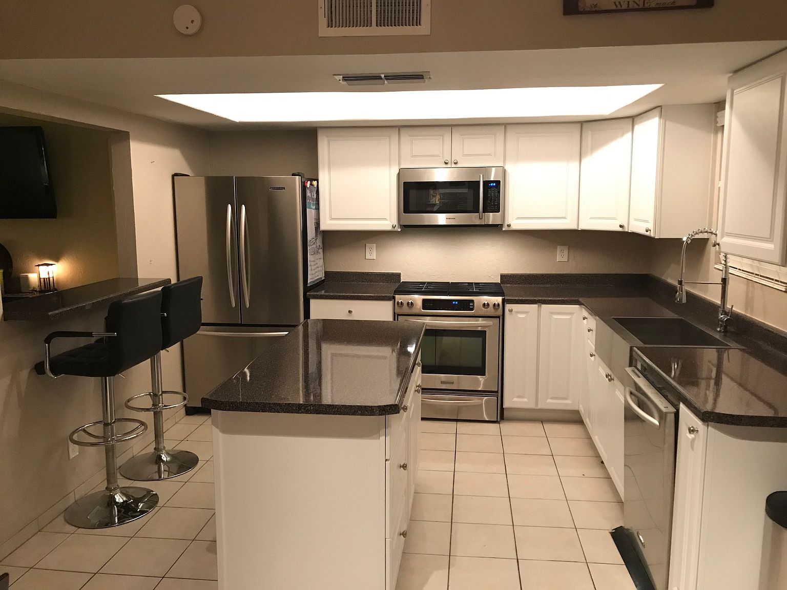 1141 W North Ln photo 2