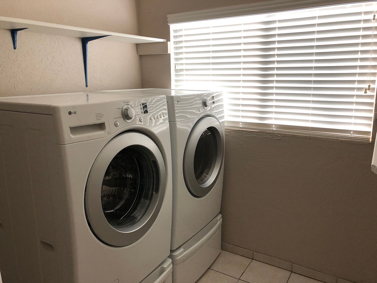 1141 W North Ln photo 3