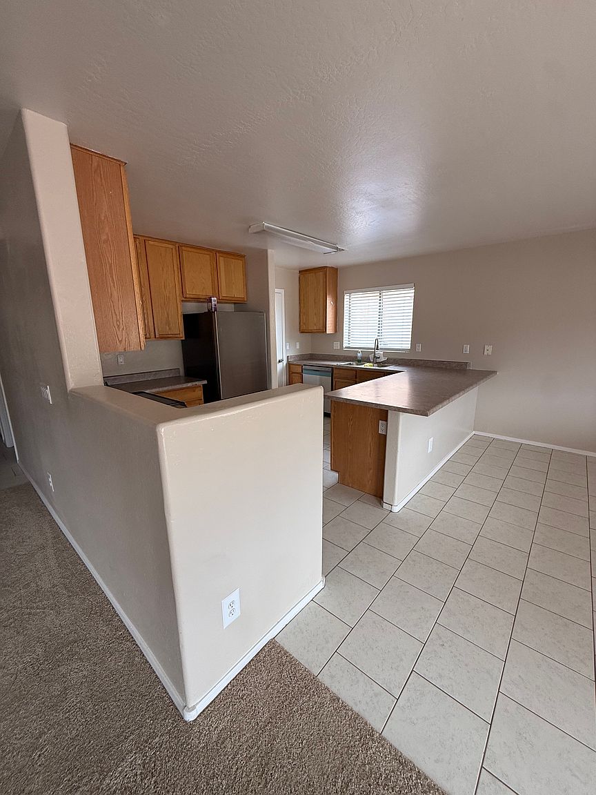 10830 W Taft St photo 4