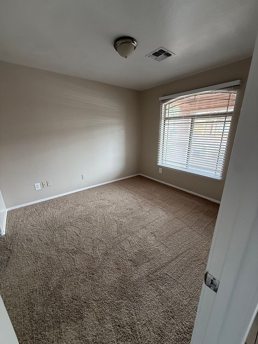 10830 W Taft St photo 2