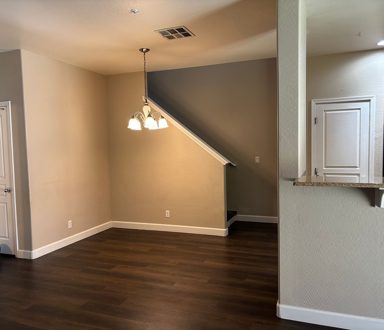 8758 W Dreyfus Dr photo 3