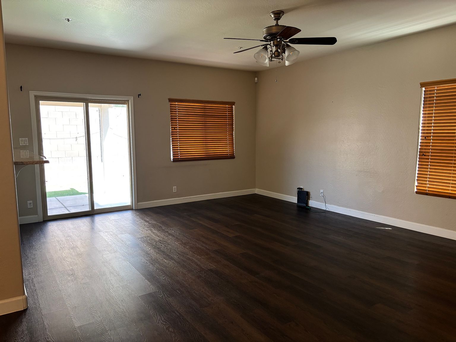 8758 W Dreyfus Dr photo 2