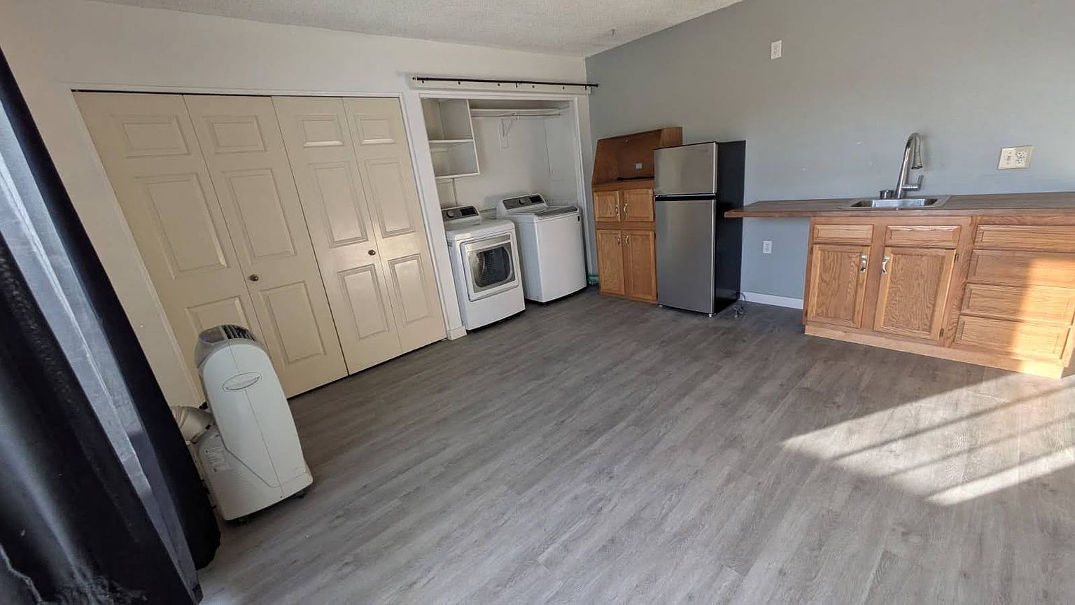 1503 W Loughlin Dr photo 2