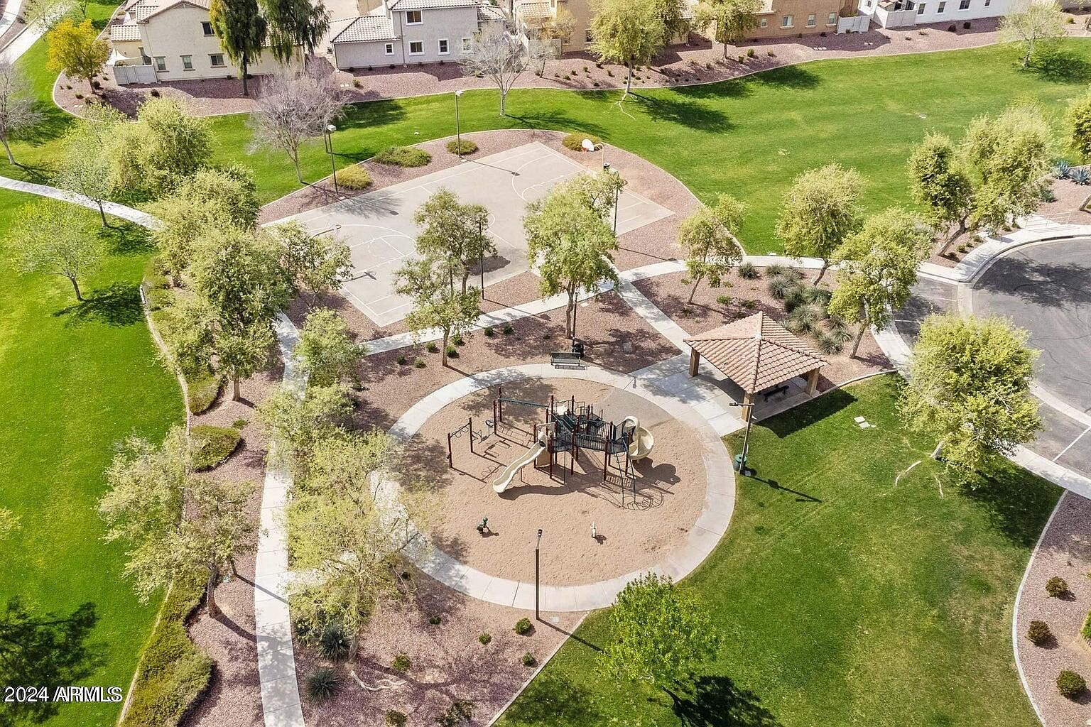 2022 W Marconi Ave photo 5