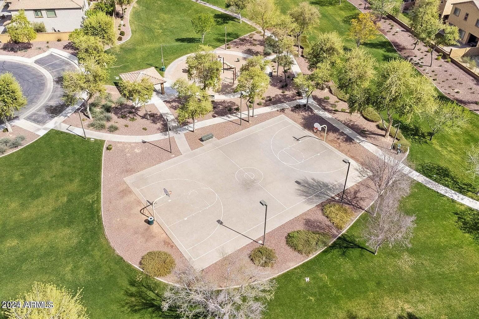2022 W Marconi Ave photo 4