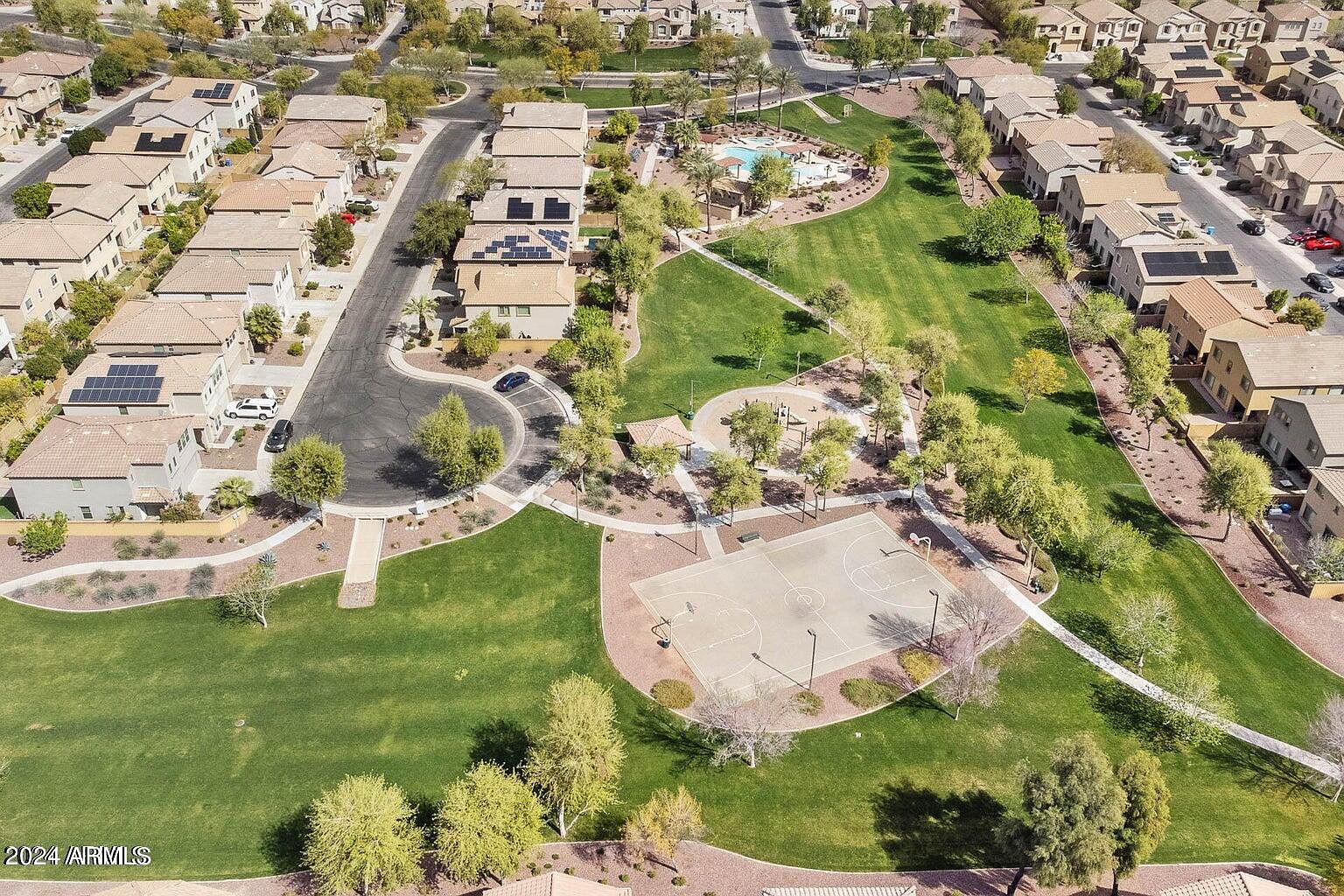 2022 W Marconi Ave photo 3