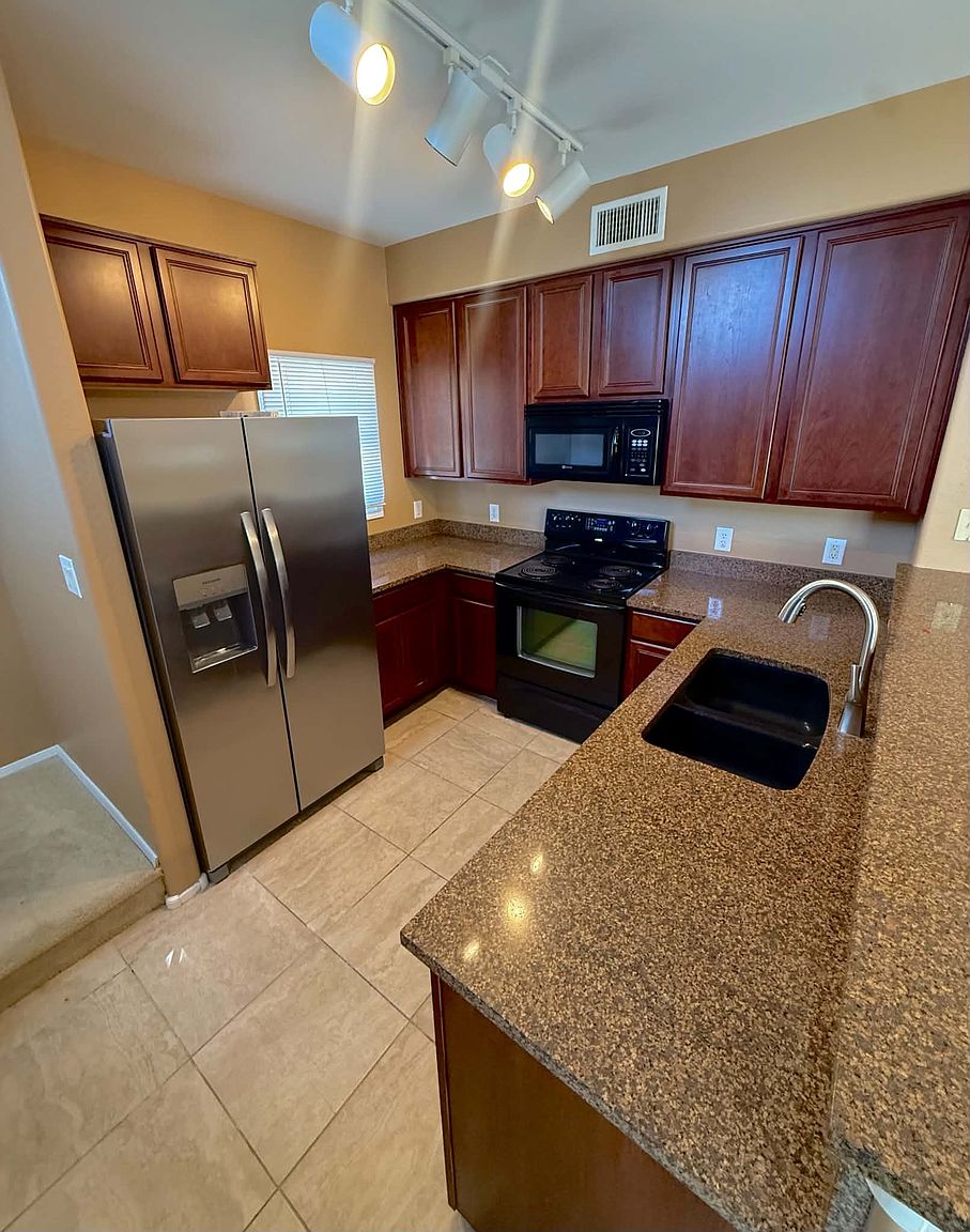 1318 S Sabino Dr photo 3