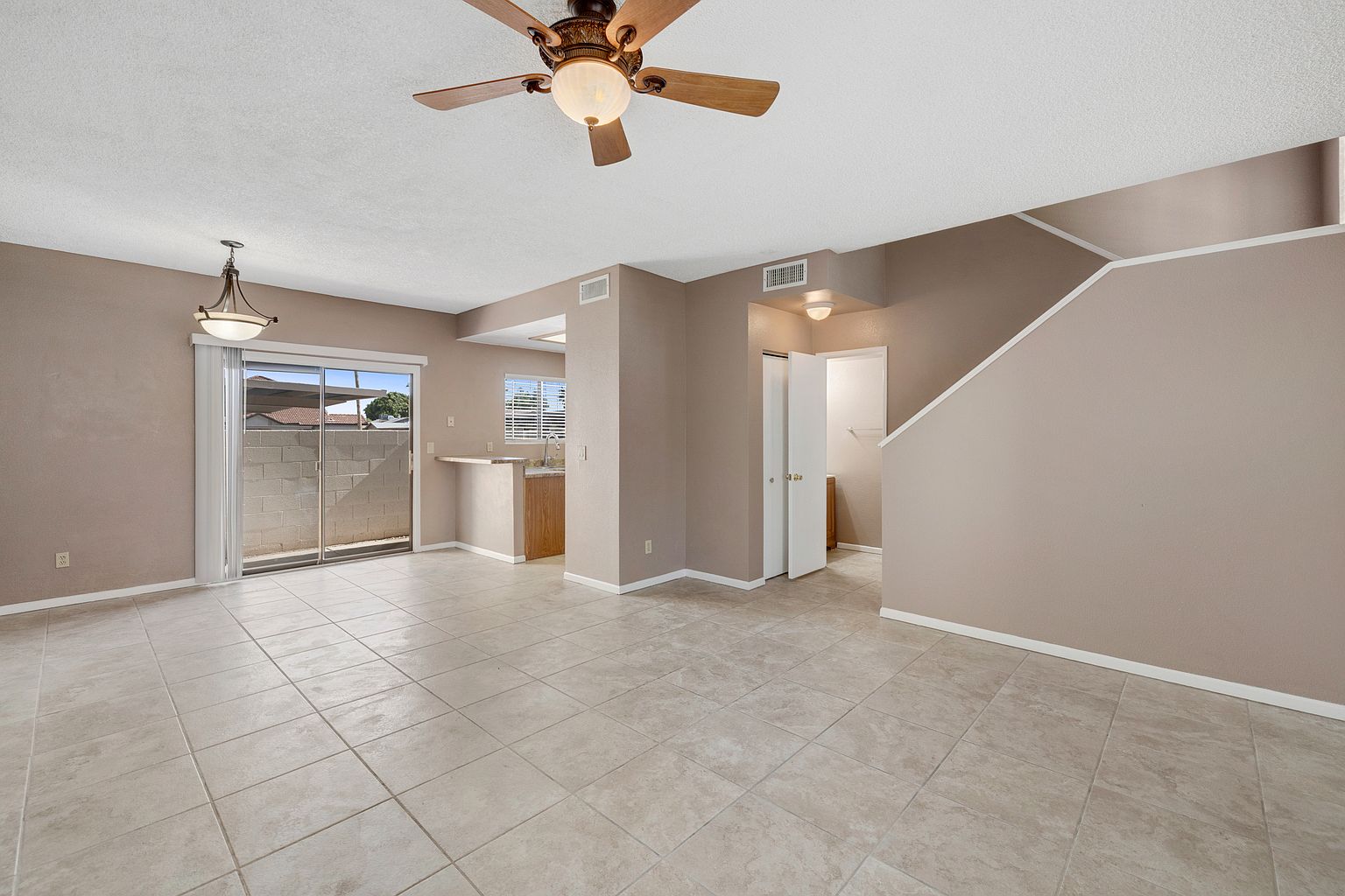 2986 N Oregon St photo 4