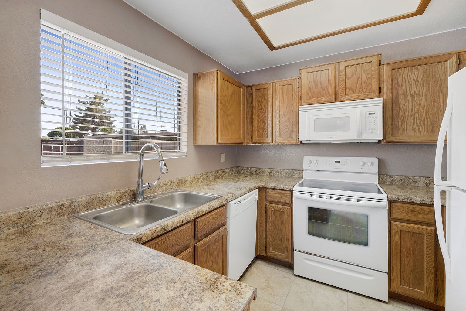 2986 N Oregon St photo 2