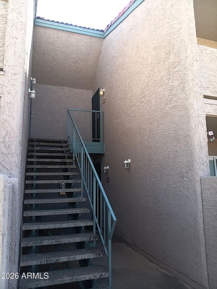 623 W Guadalupe Rd photo 2