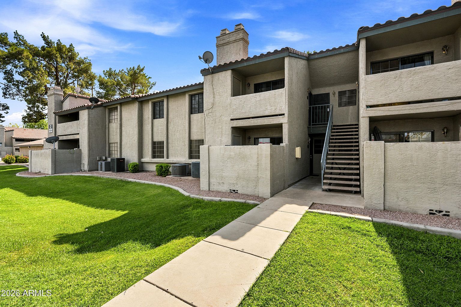 533 W Guadalupe Rd Mesa, AZ 85210 photo 2