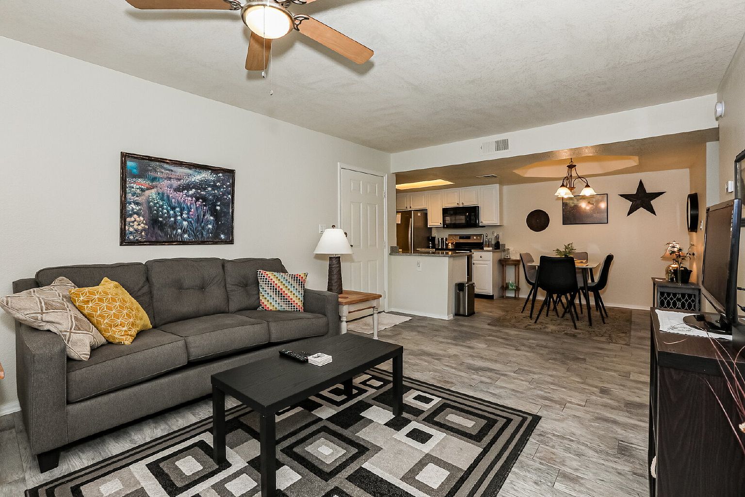 La Jolla Cove Apartments photo 3
