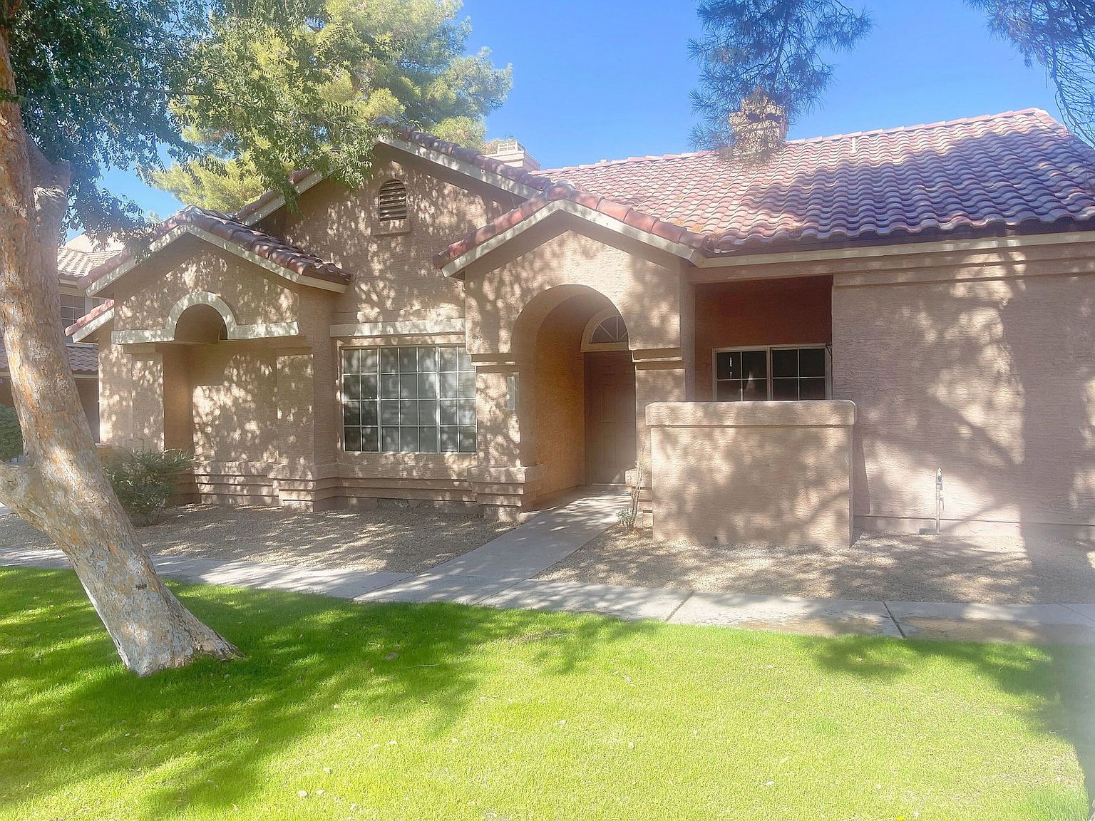 2875 W Highland St Chandler, AZ 85224 photo 2
