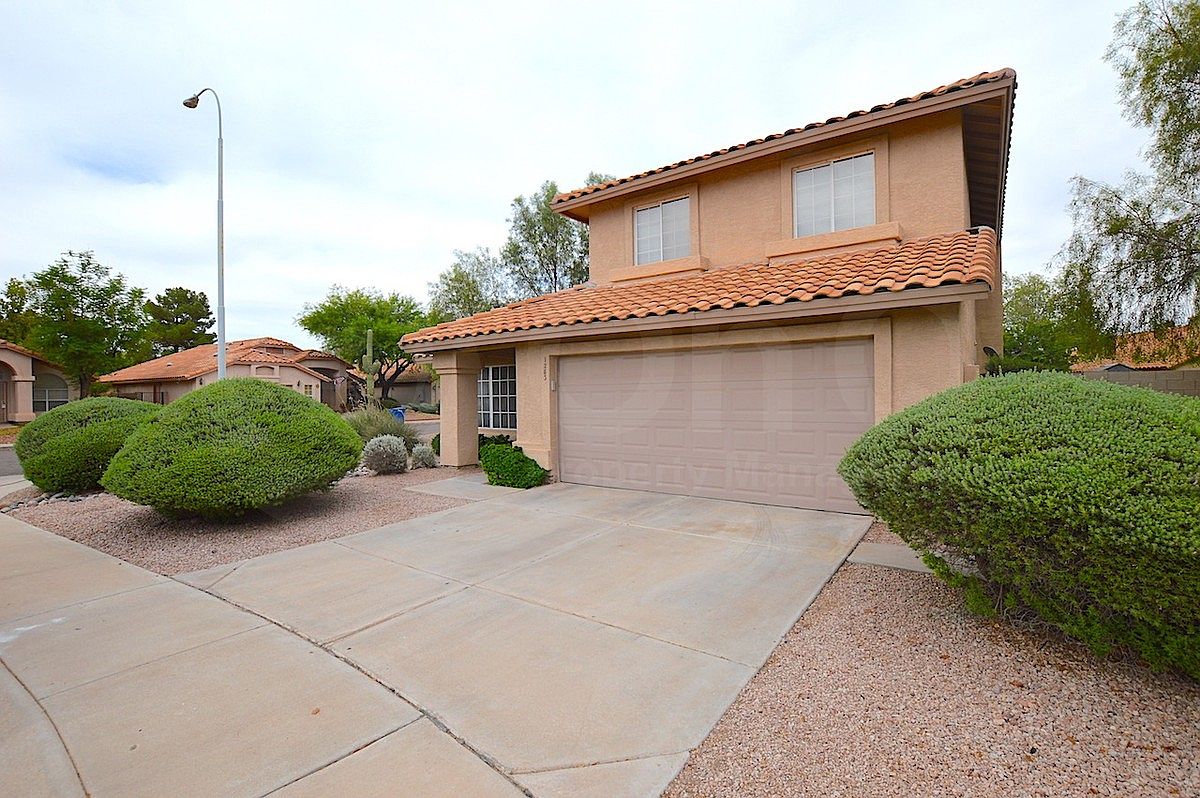 1283 W Cindy St photo 2