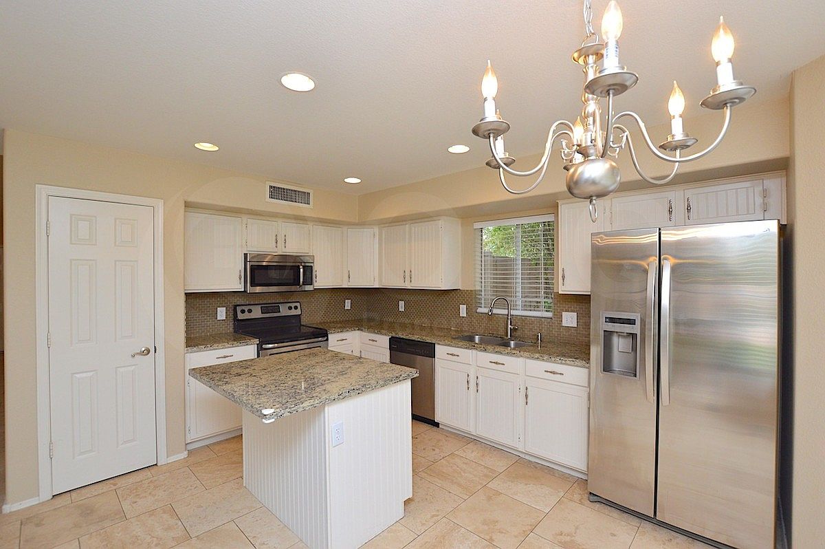 1283 W Cindy St photo 3