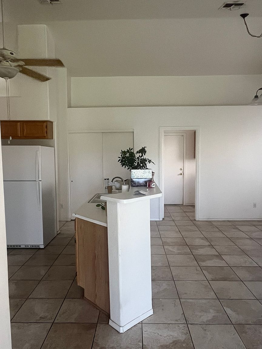 1551 W Cindy St photo 2