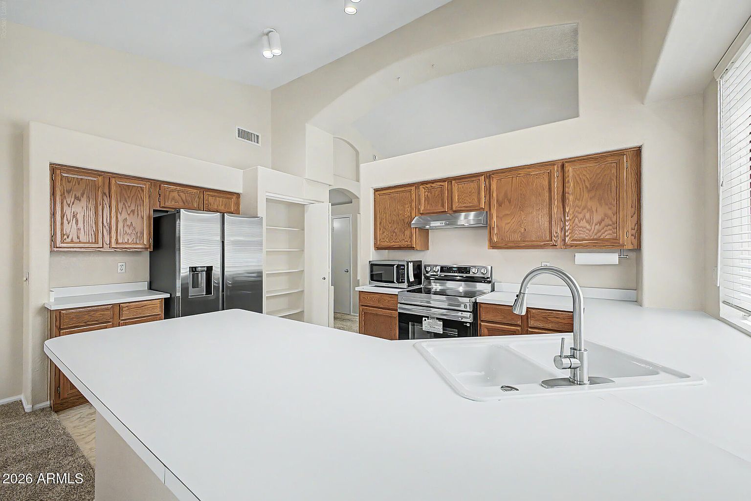 1068 W Glenmere Dr photo 2