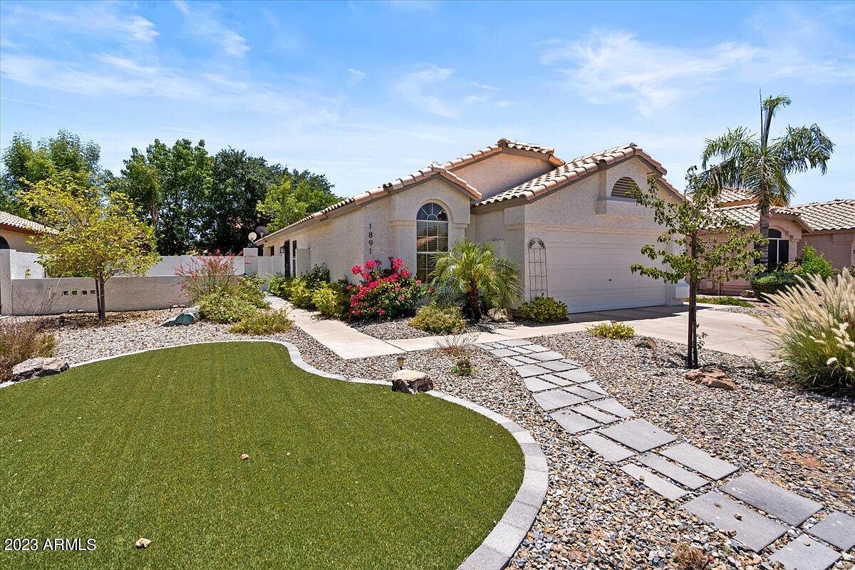 1891 W Longhorn Dr photo 2