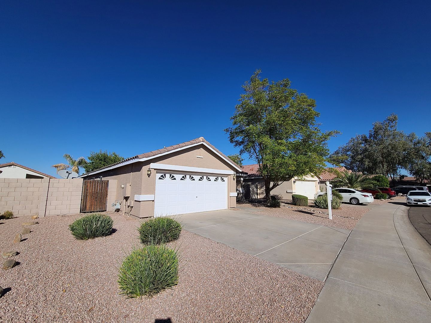 2324 E Browning Pl photo 2