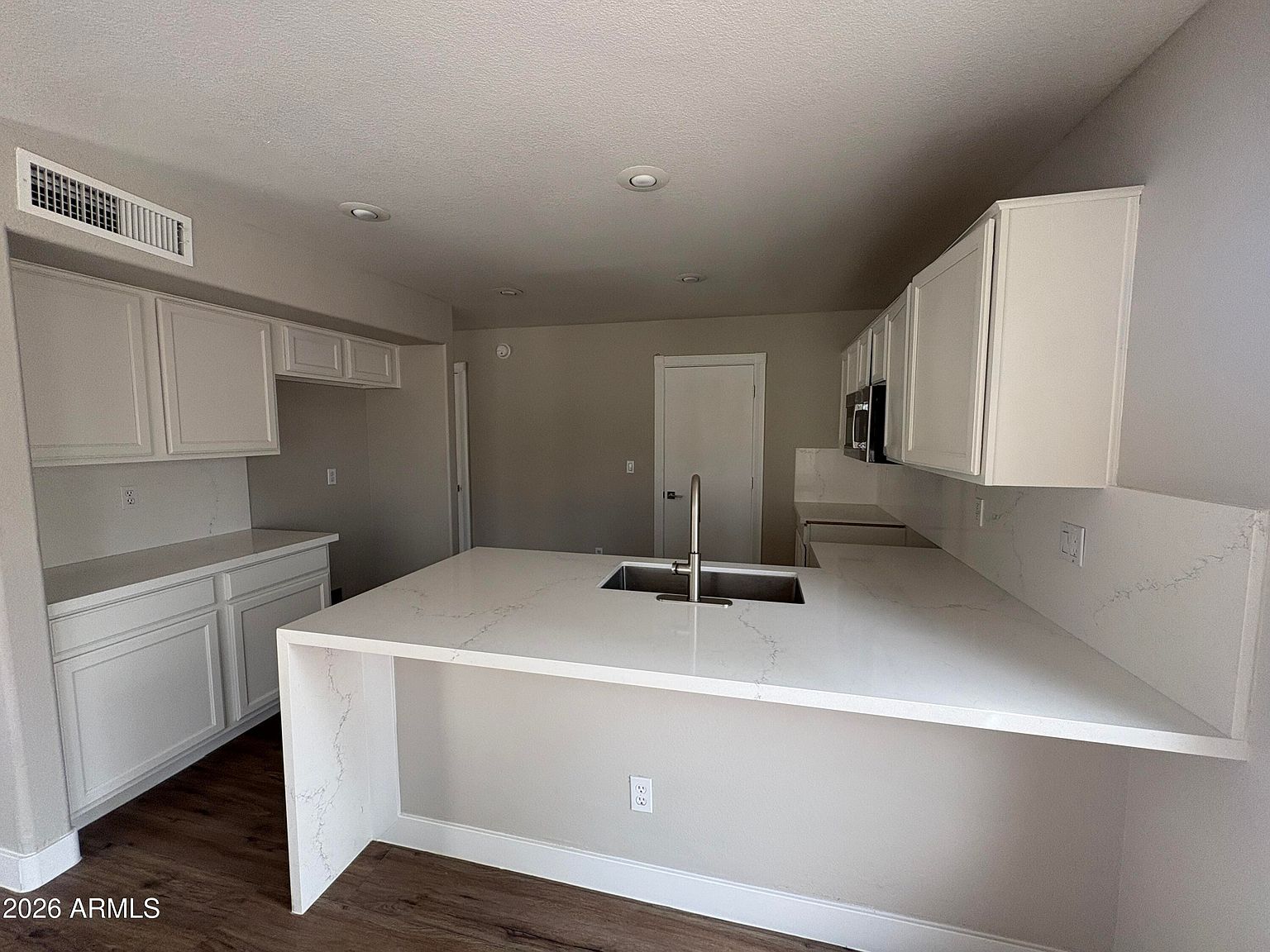 2370 S Apache Dr photo 3