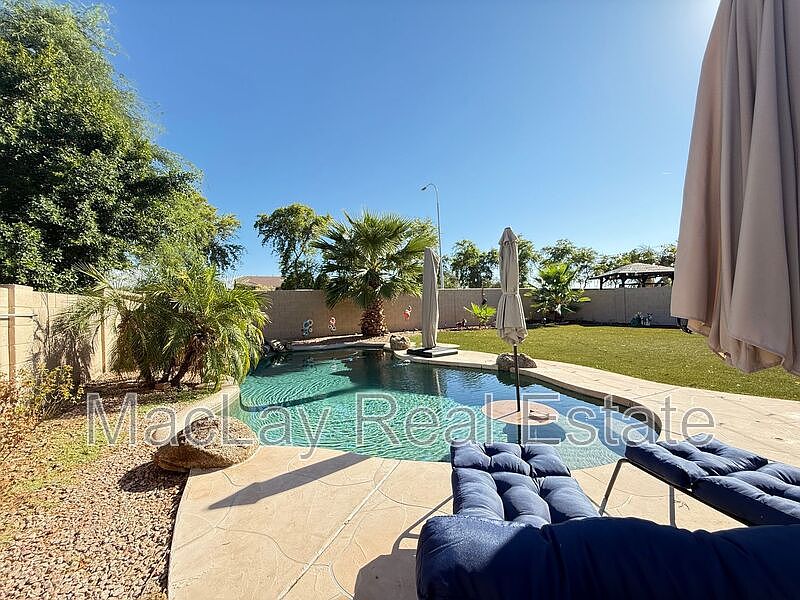 757 W Aloe Pl photo 4