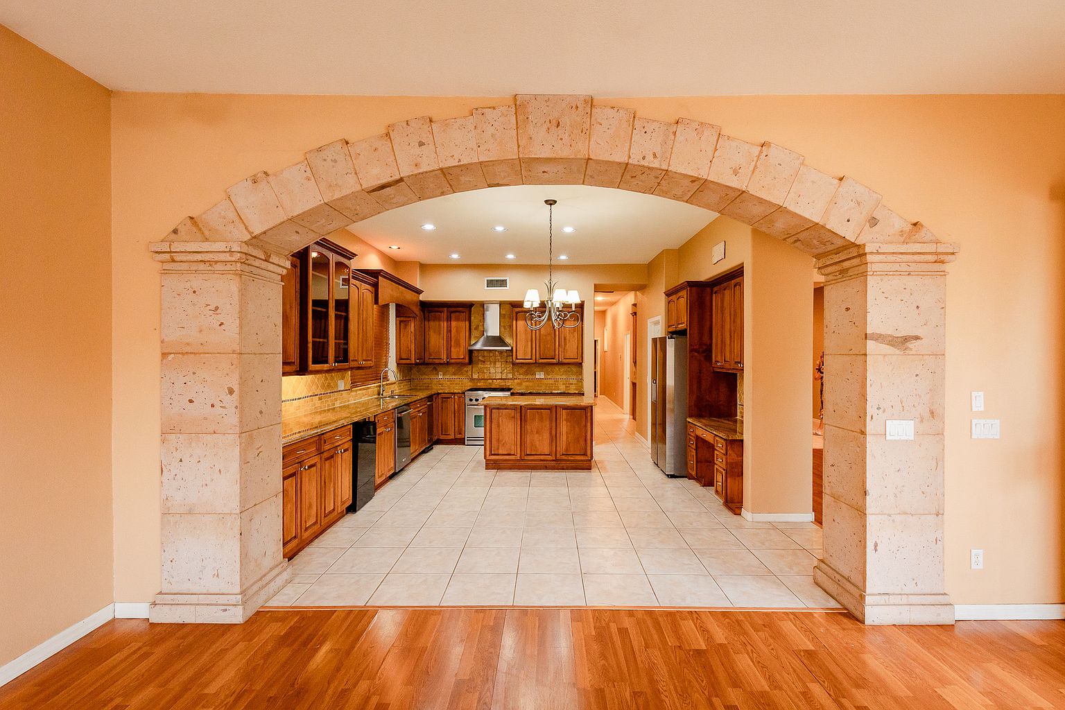 462 W Carob Dr photo 2