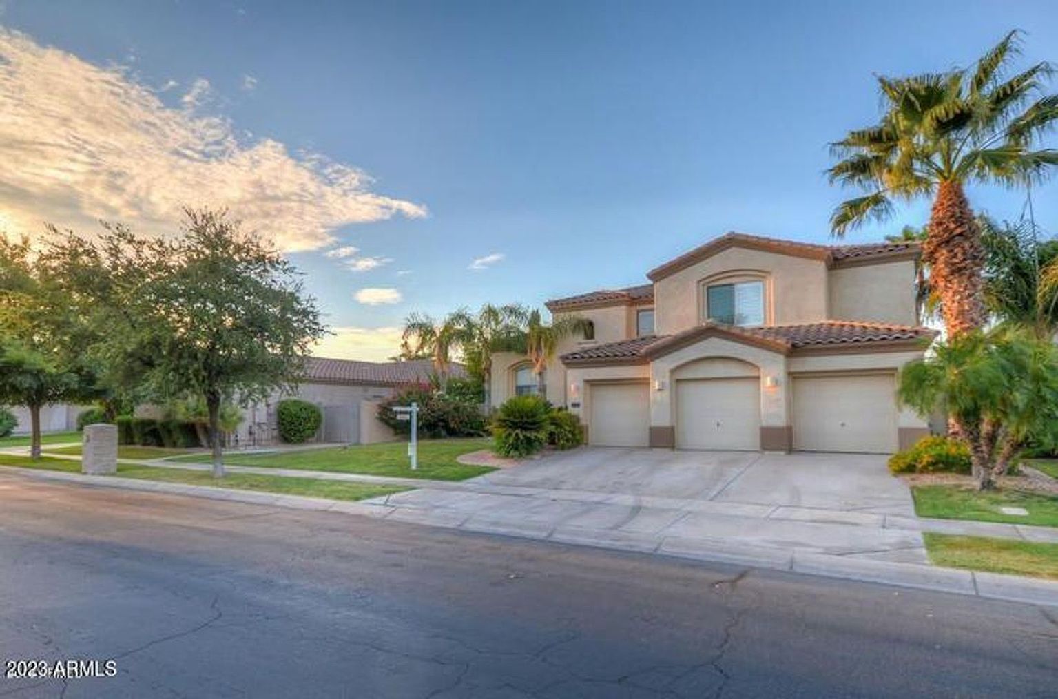 1690 W Bartlett Way photo 2