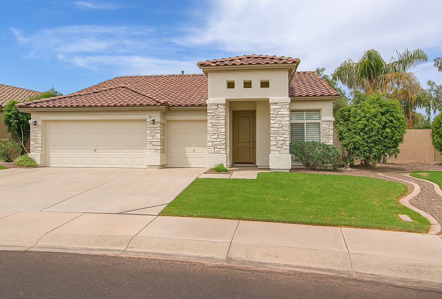 2144 W Olive Way photo 5