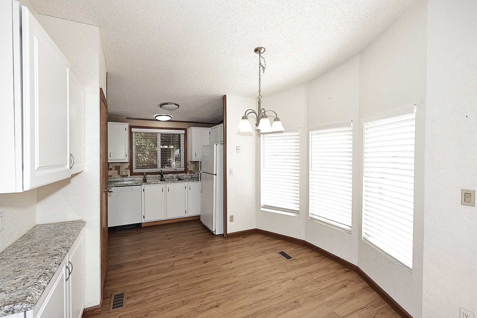 6249 S Pinehurst Dr Chandler, AZ 85249 photo 3
