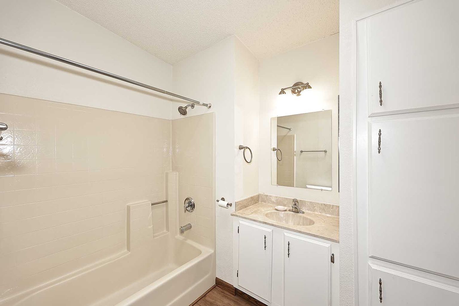 6249 S Pinehurst Dr Chandler, AZ 85249 photo 4
