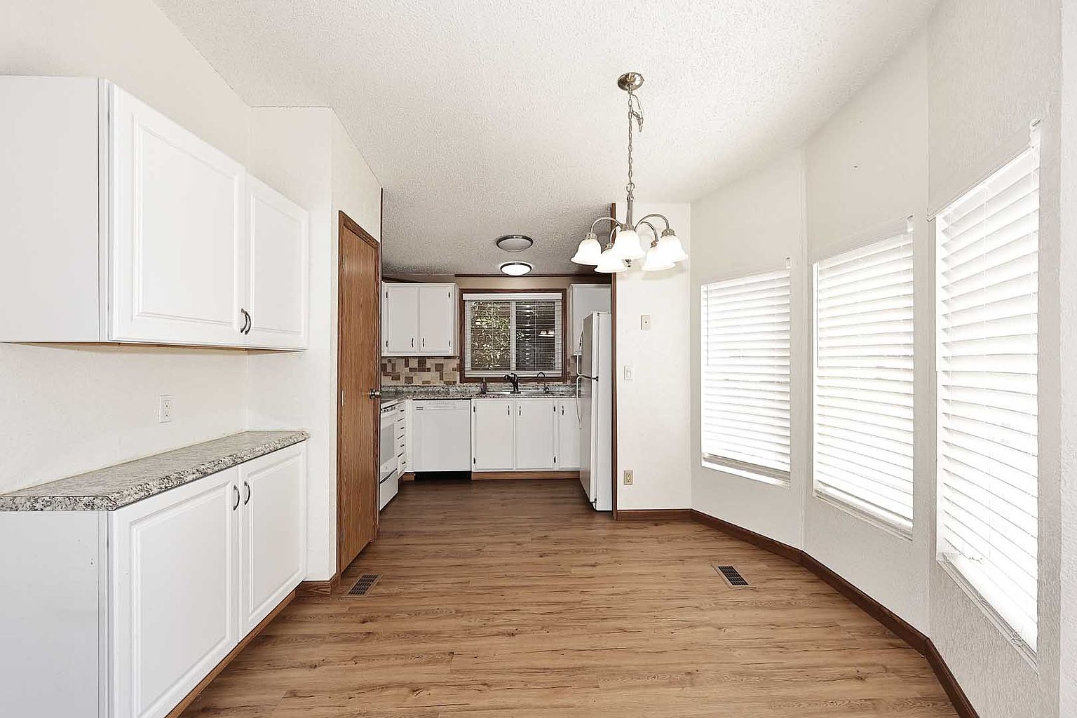 6249 S Pinehurst Dr Chandler, AZ 85249 photo 2