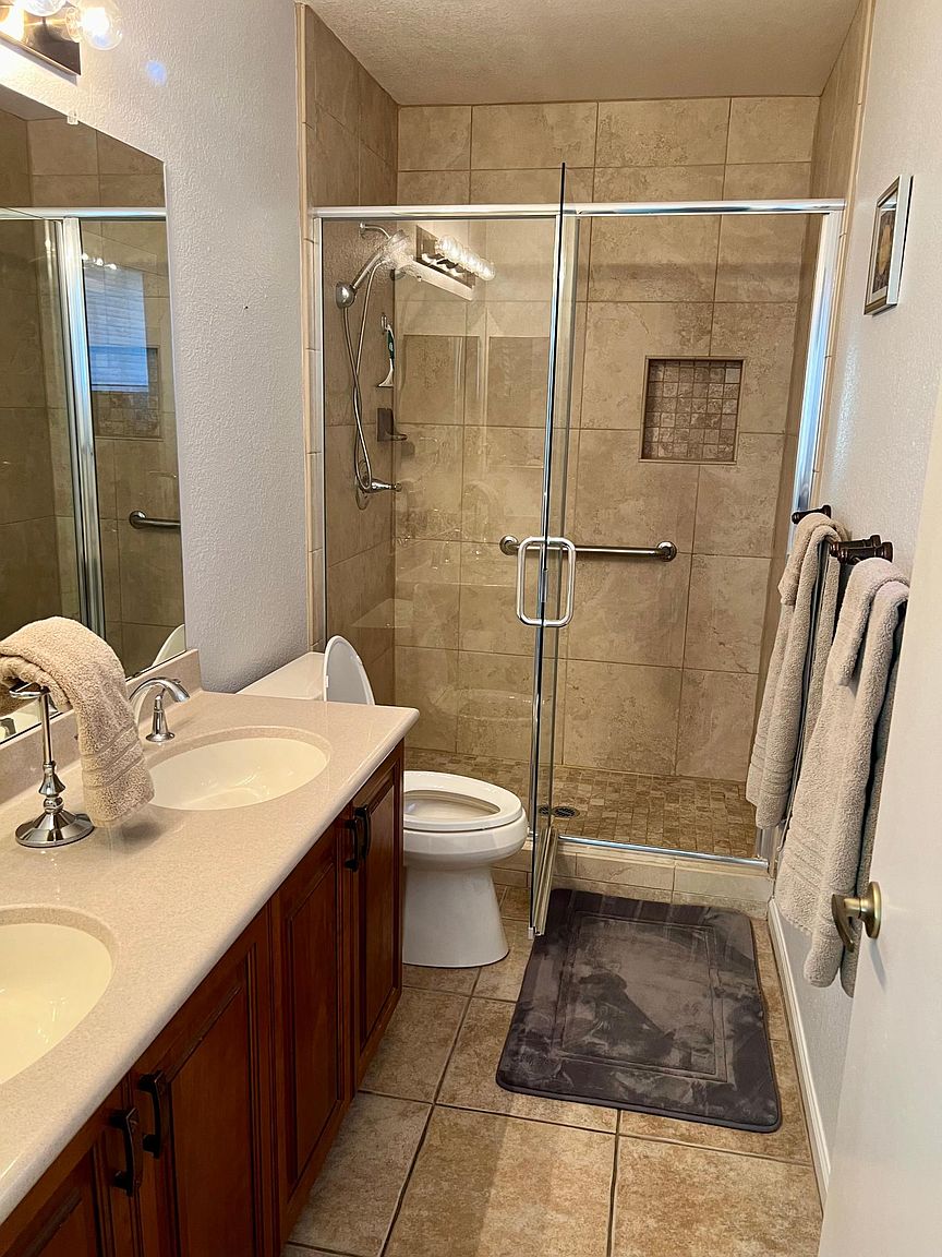 1571 E Buena Vista Dr photo 5