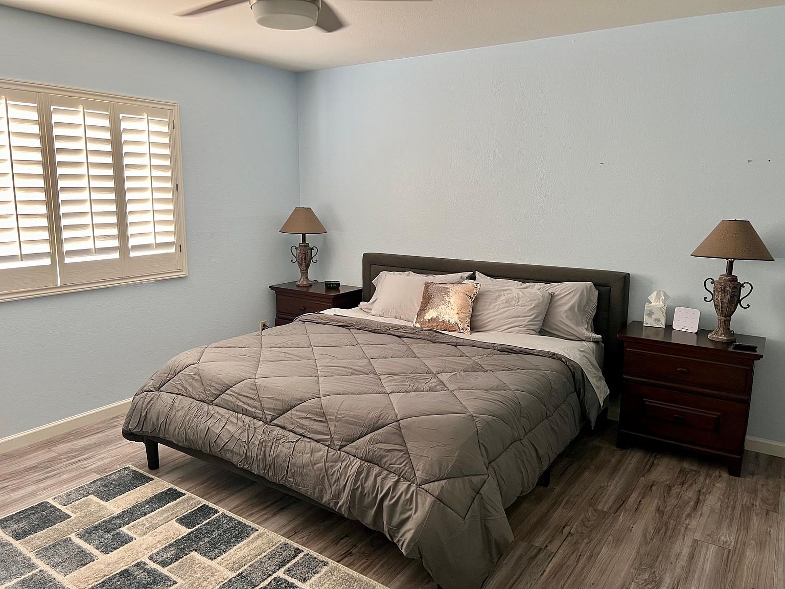 1571 E Buena Vista Dr photo 2