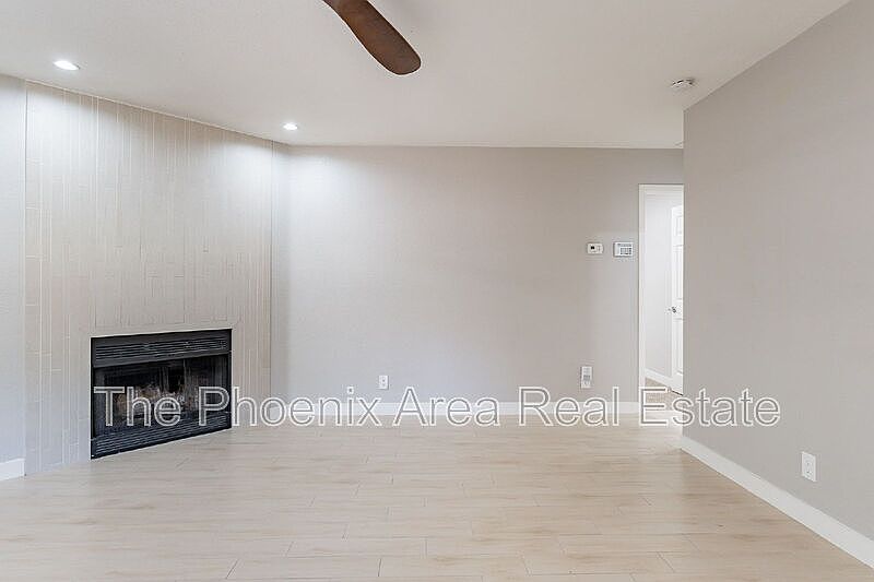 93 N Cooper Rd photo 4