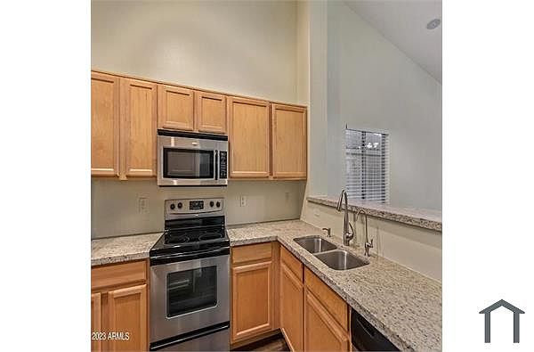 35996 W Velazquez Dr photo 2