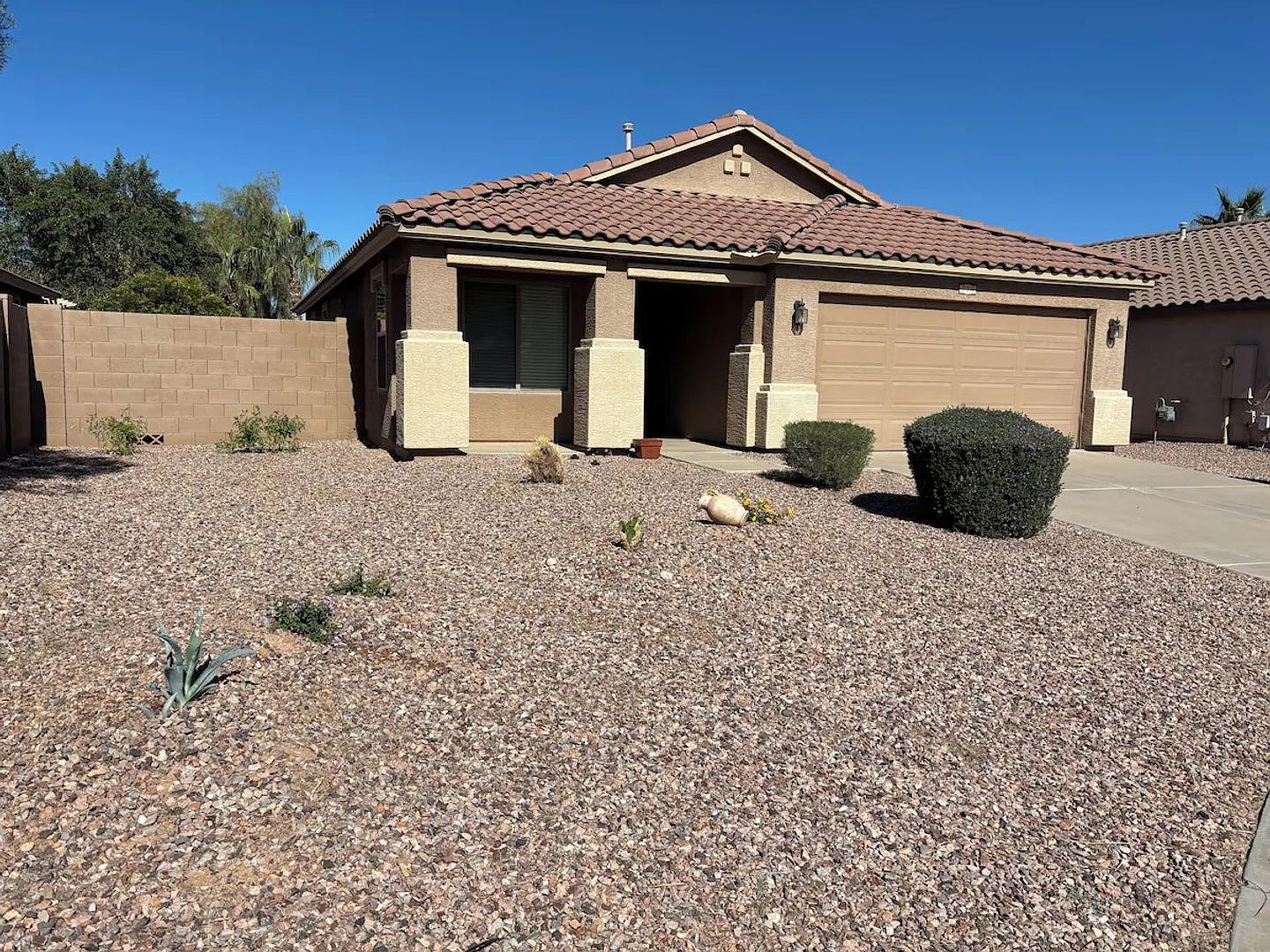 776 W Fairlane Ct photo 3