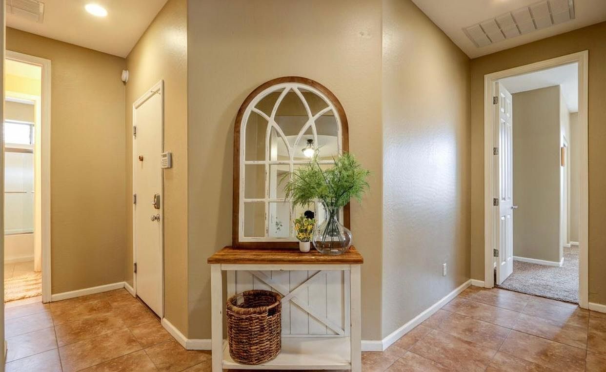 2381 E San Gabriel Trl photo 2