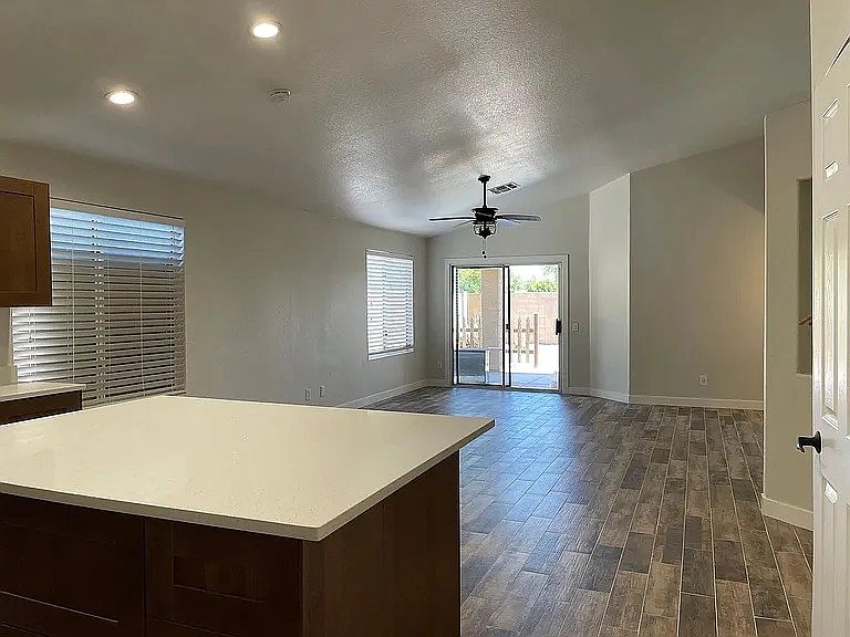 1413 W Kesler Ln photo 4