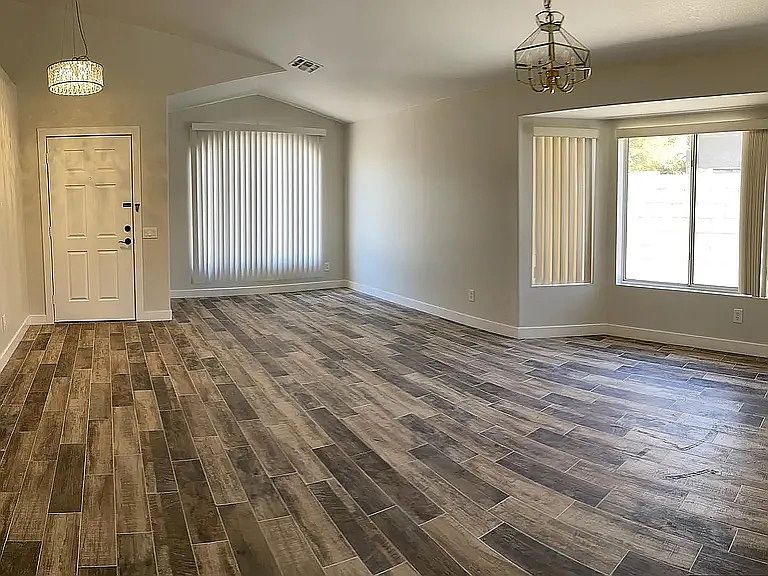 1413 W Kesler Ln photo 5