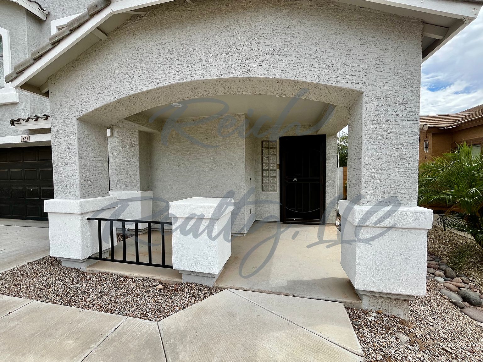 659 E Jeanne Ln photo 2