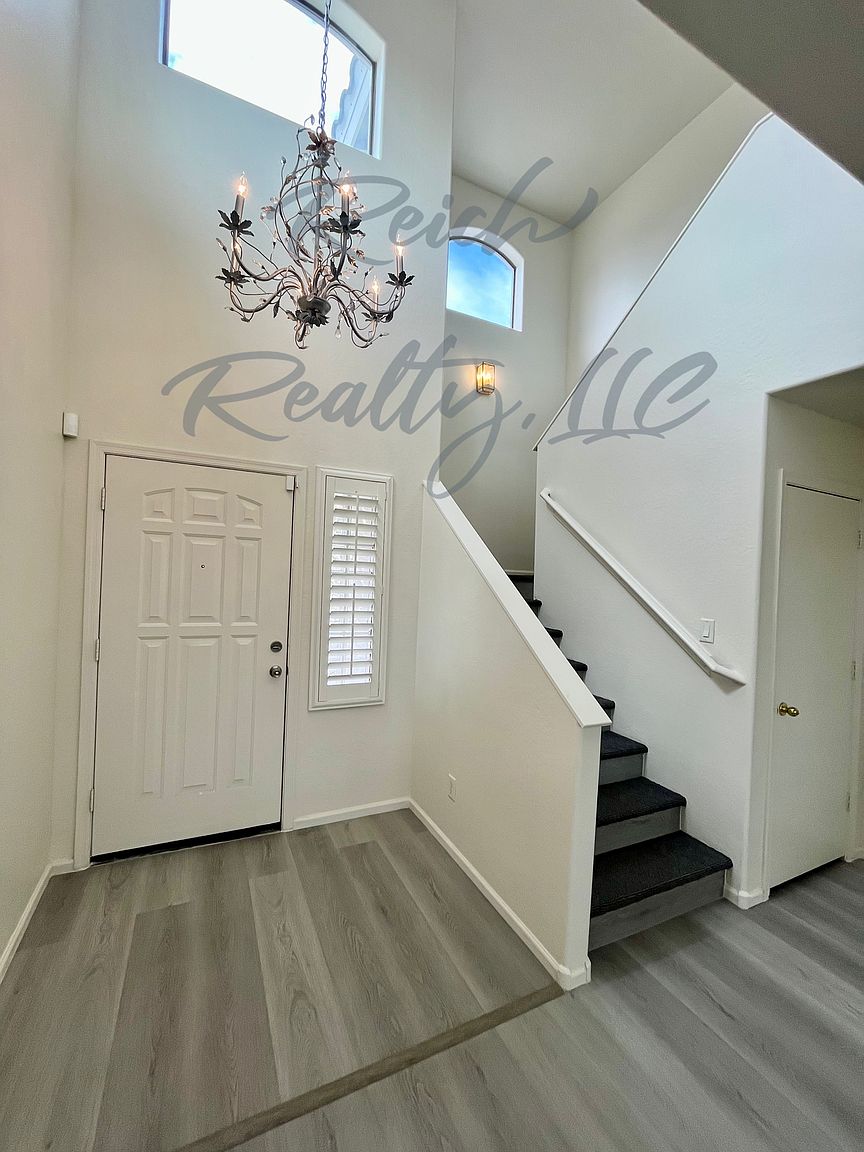 659 E Jeanne Ln photo 3